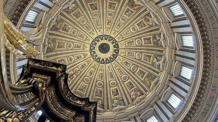 La Cupola di San Pietro vista dall'interno della Basilica 