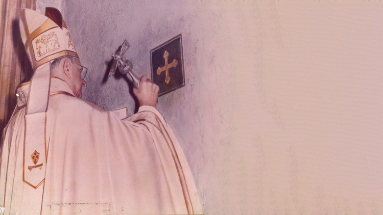 Papst Paul VI. eröffnet das Jubiläumsjahr 1975 (Historisches Archiv St. Peter).