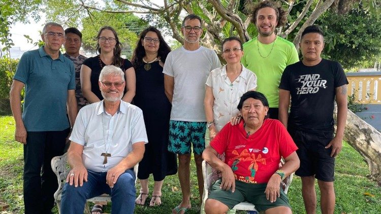 Encontro entre Davi Kopenawa e dom Evaristo Spengler 