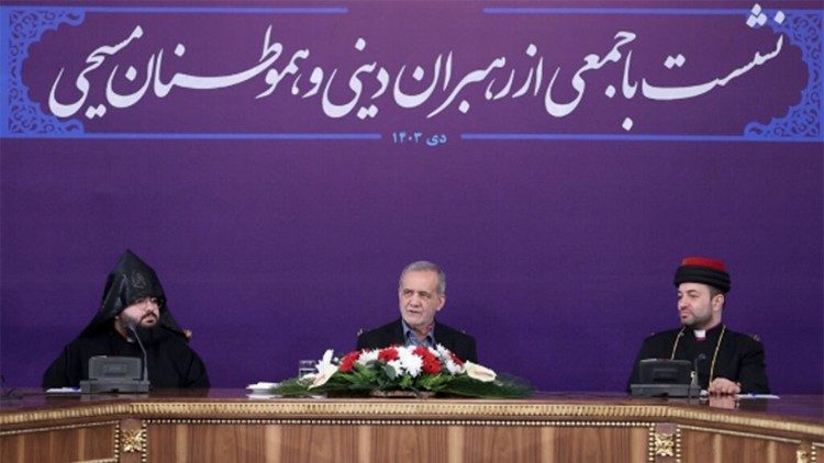 2024.12.28 Presidente Iran incontra comunità armena e assira