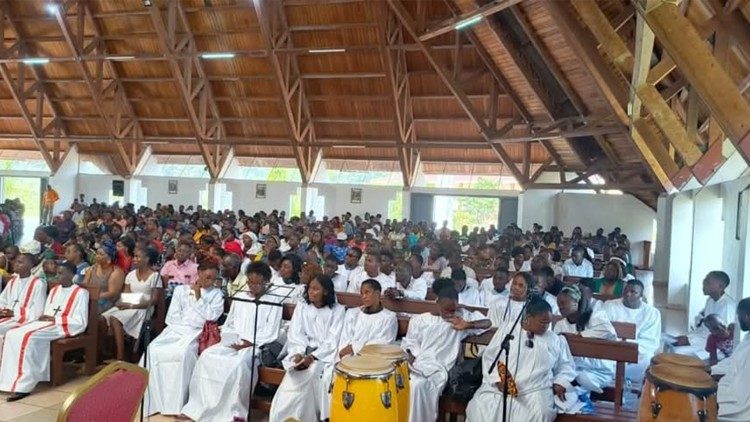 Les fidèles de Franceville, au cours de la messe d'ouverture du jubilé