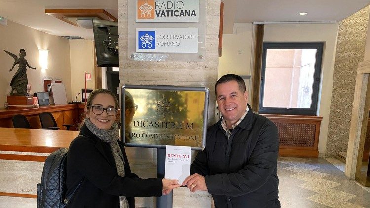 
                    Laércio Alves, Comunidade Católica Discipuli Domini, visita a Rádio Vaticano
                