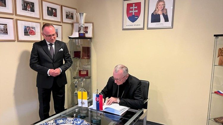 Kard. Pietro Parolin na Veľvyslanectve SR pri Svätej stolici (16. jan. 2024)