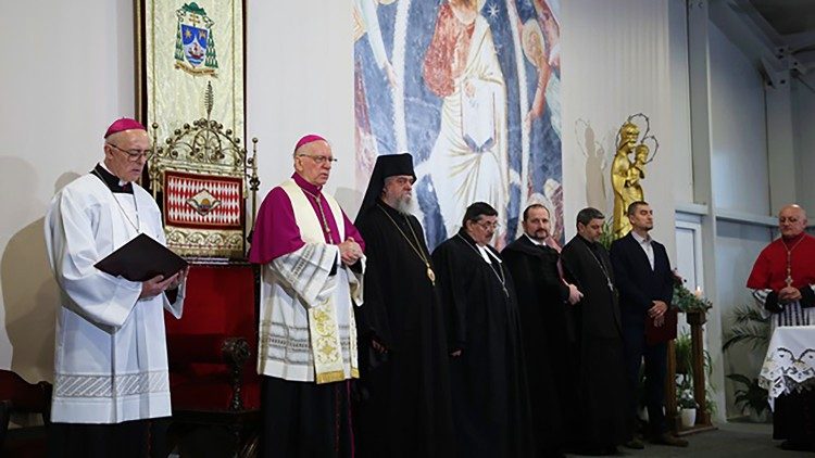 Sudionici molitvenog slavlja u okviru Molitvene osmine na zagrebačkom Kaptolu (Foto: Ivana Bosiljevac)