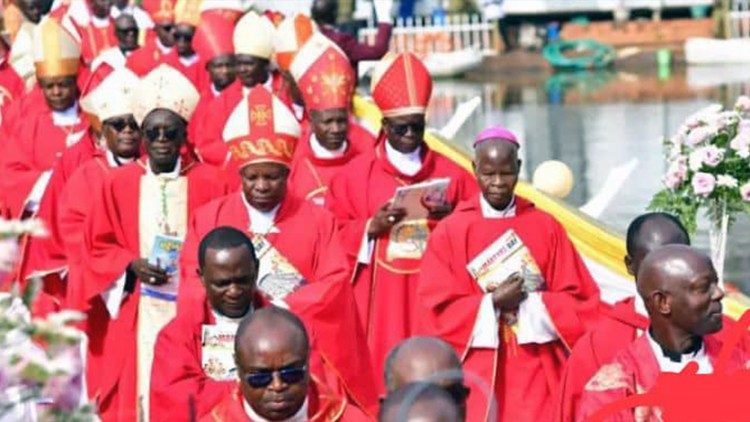 Na svetoj misi koncelebriralo je nekoliko biskupa