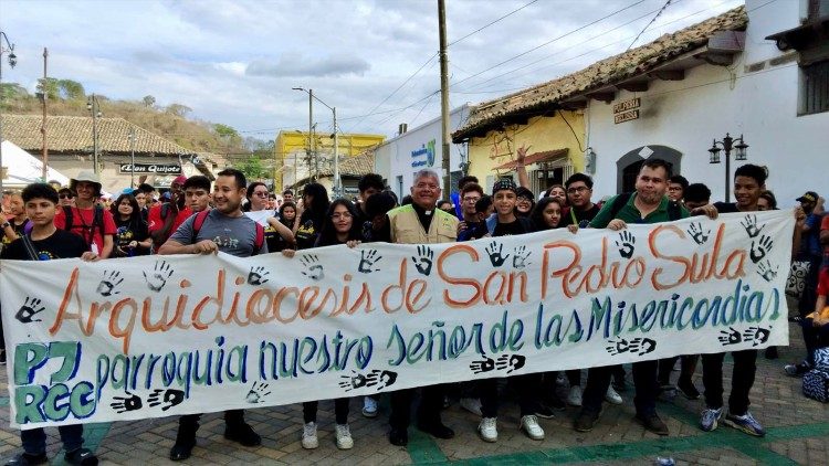 Jóvenes dejando “granes huellas de amor” en Honduras 