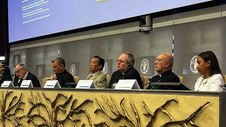 A mesa dos relatores no encontro da FAO