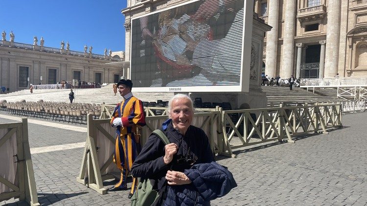 Schwester Geneviève Jeanningros nach der Generalaudienz auf dem Petersplatz