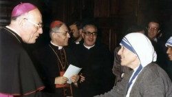1975_GSU-in-S.Lorenzo-in-Damaso-con-Madre-Teresa-1aem.jpg