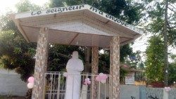 Le monument érigé par les Soeurs de Marie au Kwango (RD Congo), en l'honneur de leur fondateur Mgr Henri van Schingen