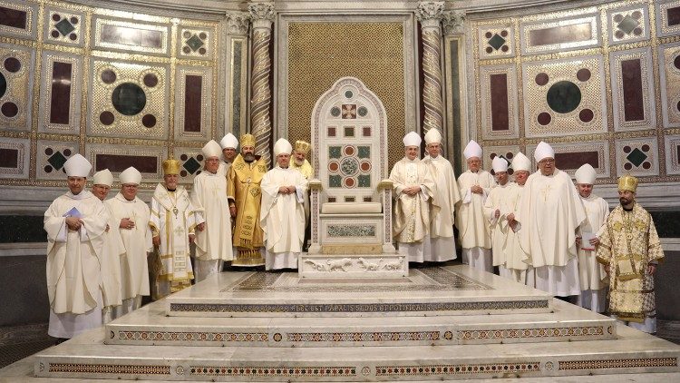 Slovenskí biskupi v Lateránskej bazilike (Zdroj: TK KBS Peter Zimen) 