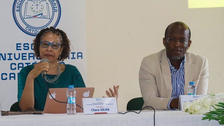 P. José E.  Afonso, Director da EU Católica, com a Docente e parceira, Clara Silva, da Universidade de Florença