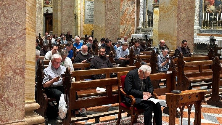 Il cardinale Zuppi durante i Vespri Solenni per la festa di Sant'Antonio