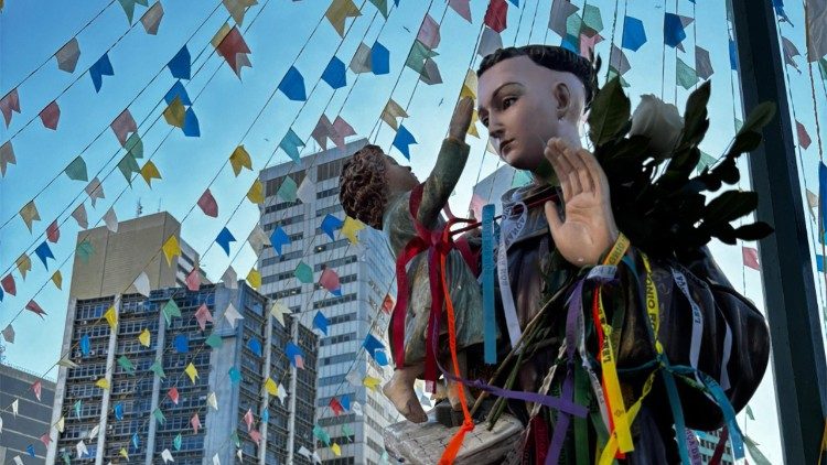 Santo Antônio do Largo da Carioca celebra a amizade e a fraternidade