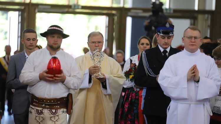 Relikviář s ostatky nového blahoslaveného