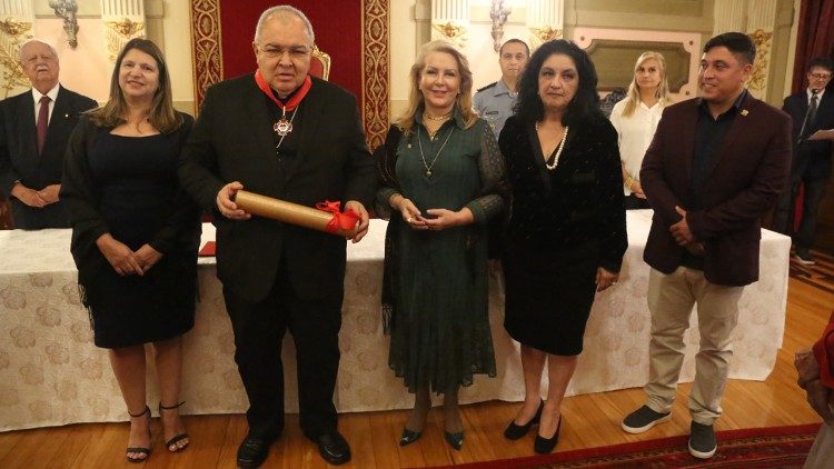 O cardeal Orani Tempesta recebeu a alta honraria em cerimônia no Palácio São Joaquim.
