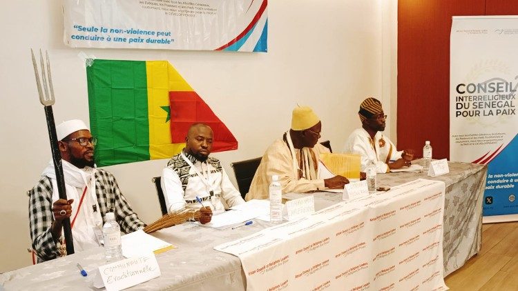 Membros do Conselho Inter-religioso para a Paz no Senegal (CIRSP)