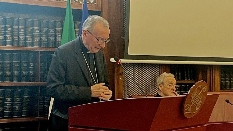 El cardenal Pietro Parolin participa en el Senado italiano en el encuentro "Coloquios para la paz" 