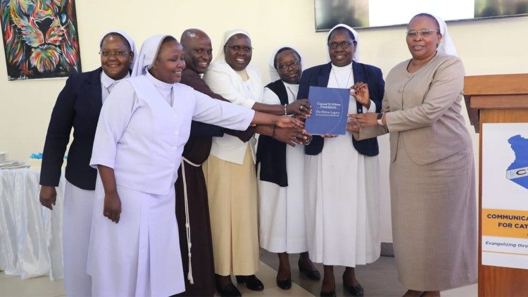 Les membres du Conseil du réseau de communication des sœurs catholiques avec Sœur Jane Wakahiu (à droite)