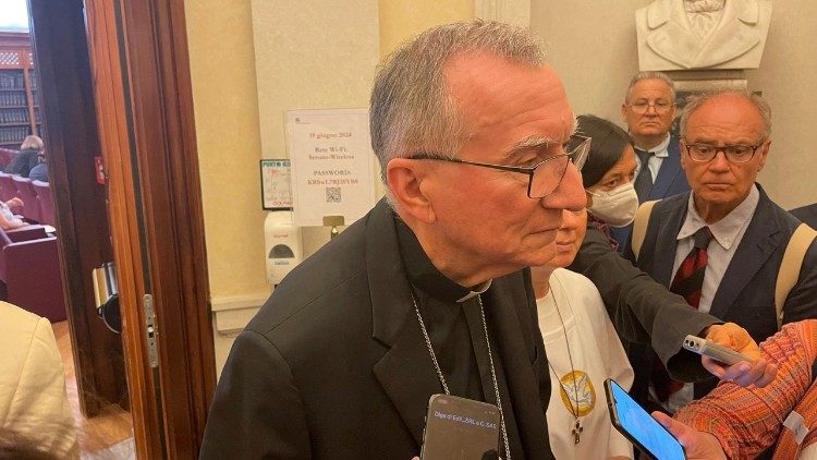 Kardinal Parolin am Dienstag im Gespräch mit Journalisten
