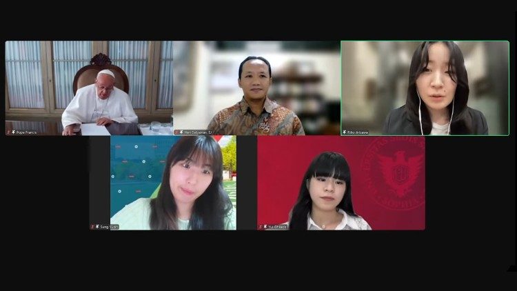 Papst Franziskus am Donnerstagnachmittag bei einer Videoschalte mit Studierenden aus dem asistiasch-pazifischen Raum