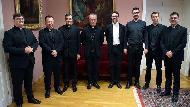 Zagrebački nadbiskup mons. Dražen Kutleša primio đakone uoči svećeničkog ređenja  (Foto: TU ZGN)