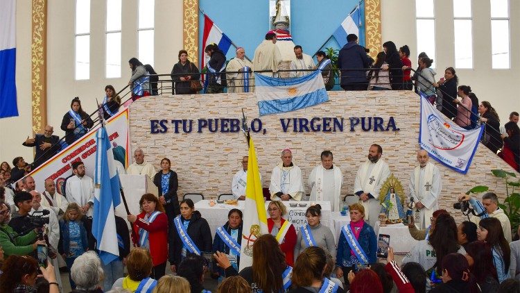
                    Argentina: Bispos agradecem às mulheres que alimentam os pobres
                