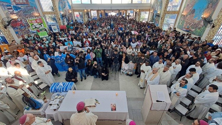 Un moment de célébration dans le sanctuaire de la Vierge de Caacupé et de San Blas de La Matanza