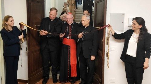 Parolin inaugura la nuova sede della CCEE a Roma: più stretta l'unione con il Papa