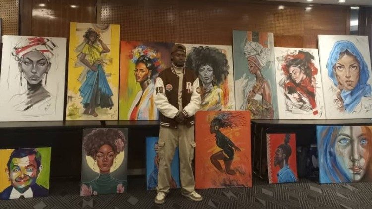Un réfugié expose ses œuvres d'art pour la journée mondiale du réfugié, célébrée le 20 juin 2024 (Addis-Abeba – Ethiopie).