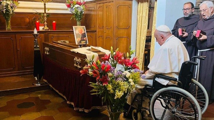 Il Papa stamattina rende omaggio a padre Manuel Blanco