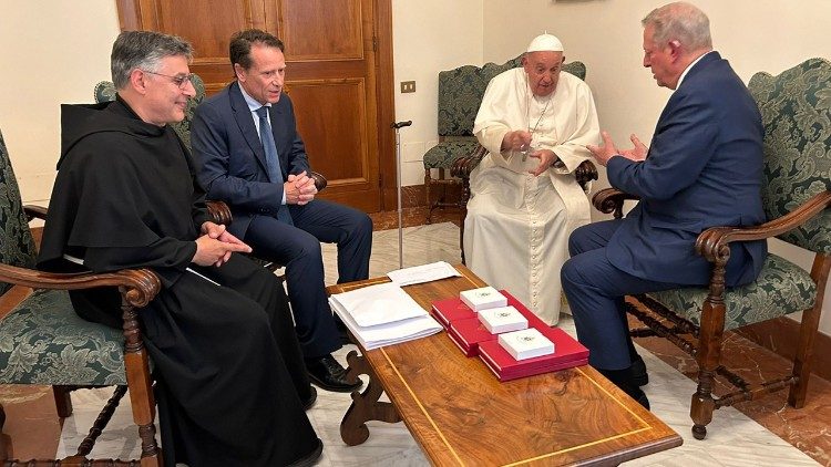El Papa recibe al ex vicepresidente de Estados Unidos, Al Gore