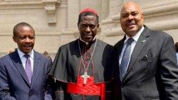 Balozi Hassan Iddi Mwamweta,Mwakilishi wa Nchi ya Tanzania mjini Vatican,Kardinali P.Rugambwa na Balozi Mahmoud Thabit Kombo wa Tanzania nchini Italia.