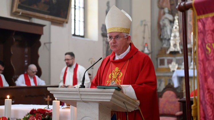 Mons. Mate Uzinić na proslavi župne svetkovine i 500 godina obnove crkve u Bribiru  (Foto: Riječka nadbiskupija)