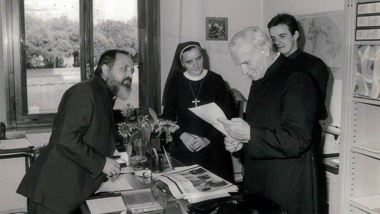 Po 85 latach jezuici żegnają się z Sekcją Polską Radia Watykańskiego