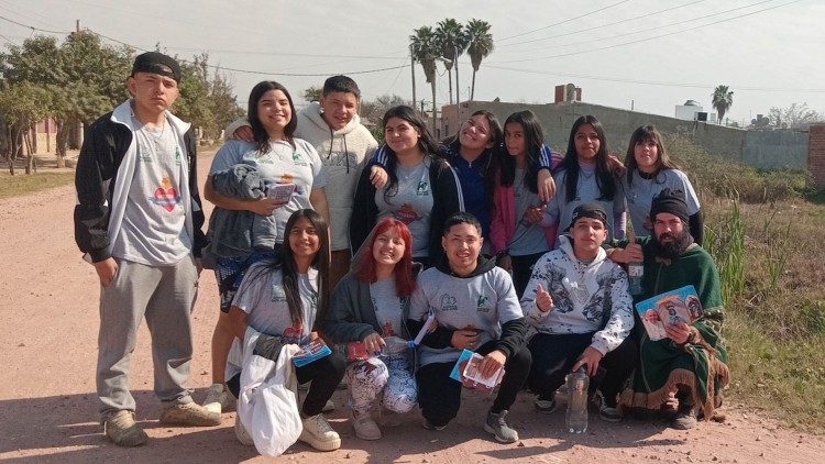 Algunos de los jóvenes misioneros.