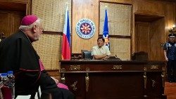 갤러거 대주교와 페르디난드 마르코스 주니어 필리핀 대통령