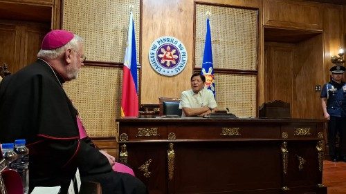 Mgr Gallagher vante aux Philippines la paix par le dialogue et les négociations