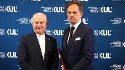 Rektor Katolickiego Uniwersytetu Lubelskiego Jana Pawła II ks. prof. Mirosław Kalinowski i prof. Michał Zembala 