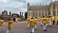 La squadra vaticana di cricket in visita al Castello di Windsor