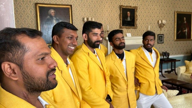 I giocatori del Vaticano visitano il Castello di Windsor prima della partita