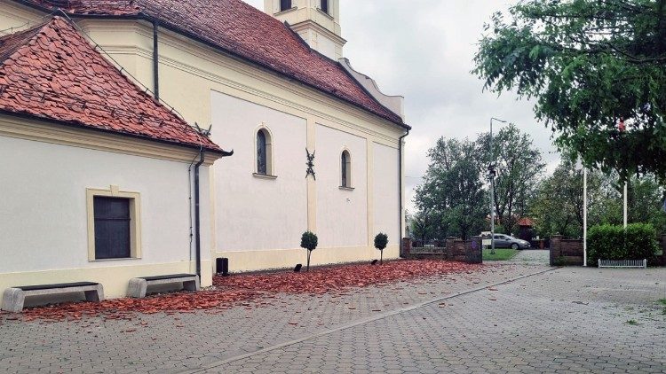 Oštećena župna crkva sv. Martina u Bošnjacima  (Foto: TU DJOS)
