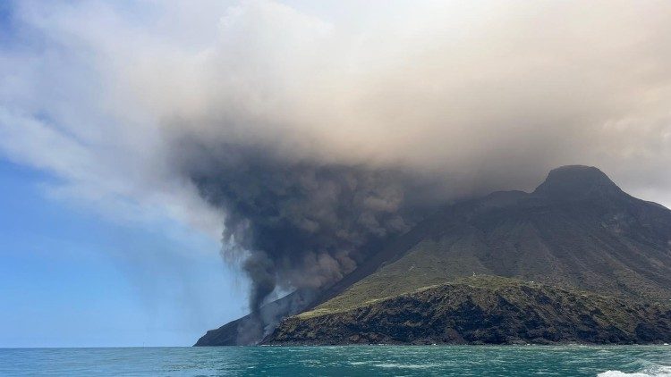 Una spettacolare immagine dell'attività eruttiva dello Stromboli