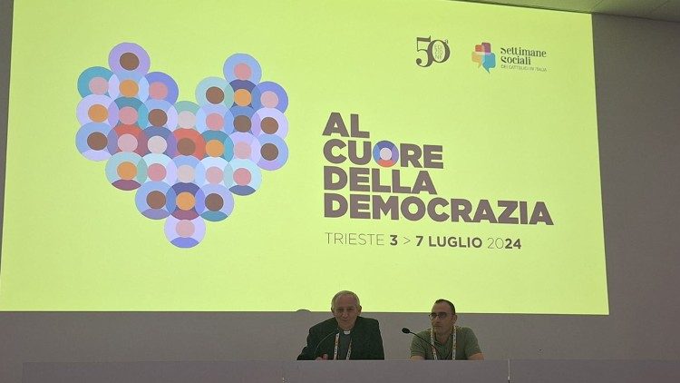 Il cardinale Zuppi durante l'intervento alle Settimane Sociali di Trieste