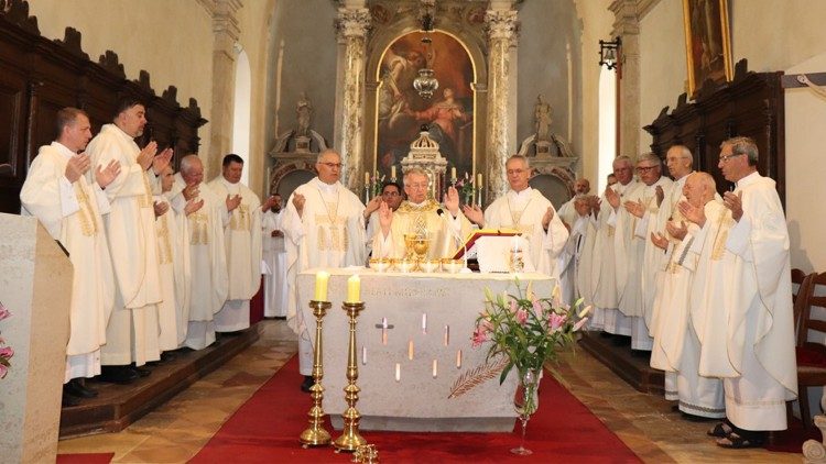 Proslava dijamantnog svećeničkog jubileja biskupa u miru mons. Ivana Milovana  (Foto: Gordana Krizman)