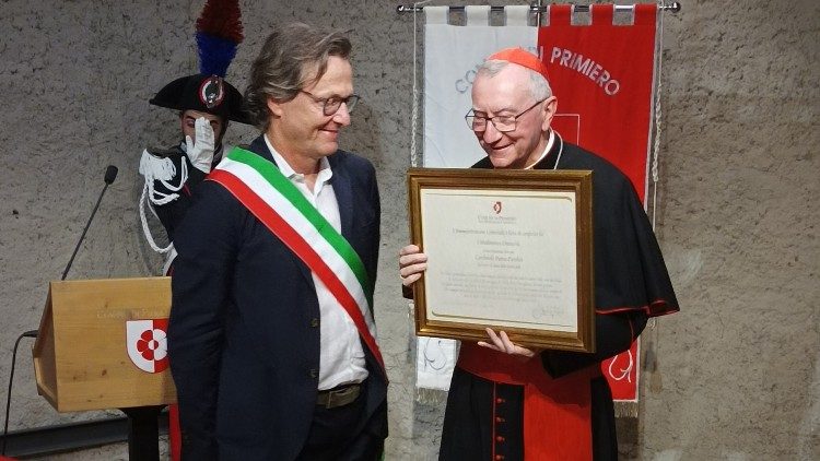 Il cardinale Pietro Parolin riceve la cittadinanza onoraria del comune di Primiero San Martino di Castrozza, foto Daniele Scudieri