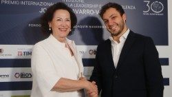 Lina Tombolato Doris et Nicolò Govoni, lauréats de la deuxième édition du prix international du leadership et de la bienveillance.