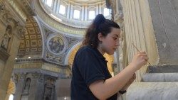 Immer viel zu tun für Maurer, Stuckateure und Dekorateure im Petersdom - nun sind auch Frauen dort aktiv (im Bild Lisa)