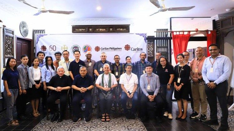 "Participants of the Southeast Asia Regional Climate Change Response Workshop pose for a group photo. Photo by Soong Kimheng via RVA