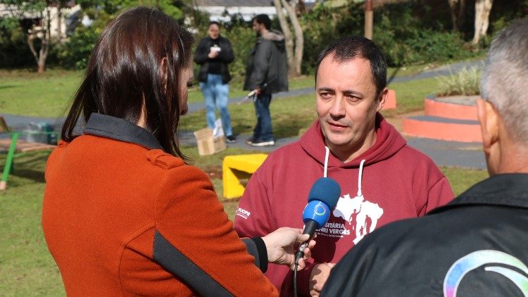 Reitor  Rogério Mateucci concede entrevista à emissora regional